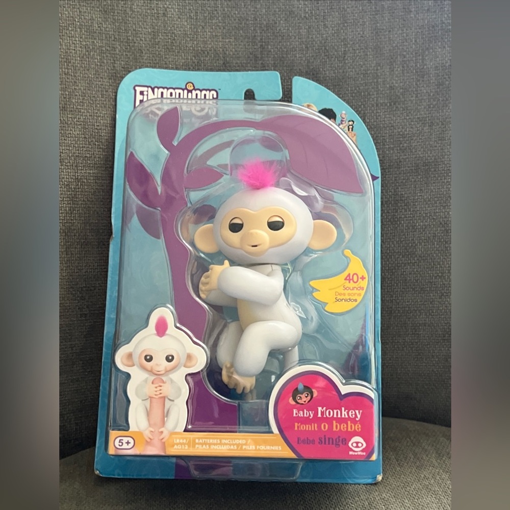 Fingerlings Baby Monkey Sophie white with pink hair NEW